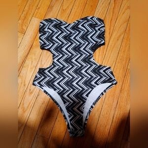 𝅺WOMEN'S Bodysuit Small Black and White